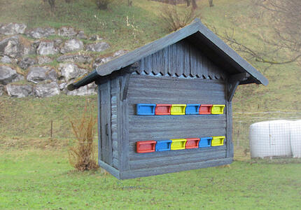 Orsi e apicoltura, Bienenhaus per difendere le arnie