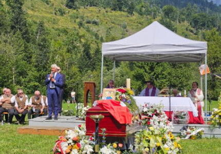 L’ultimo commovente saluto a Mattia nella sua Val Canali.