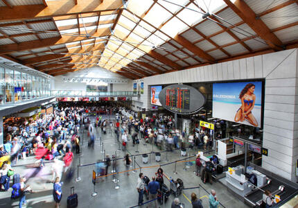 Check-in: tornano i liquidi nel bagaglio a mano. Stop ai documenti il 'lasciapassare' con il volto dei passeggeri.