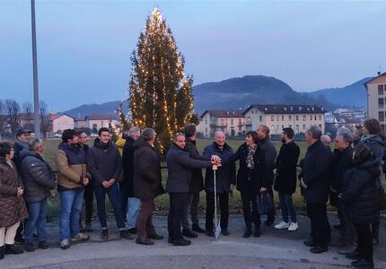 Primiero dona l’albero di Natale all'Ospedale di Feltre ma le cartelle cliniche ancora un miraggio