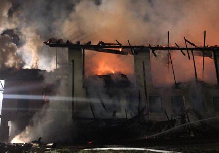 Furioso incendio distrugge fienile e stalla a Molaren di Mezzano